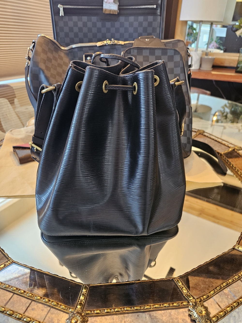 Louis VUITTON Black Drawstring Bucket NOE Bag - Classic Leather
